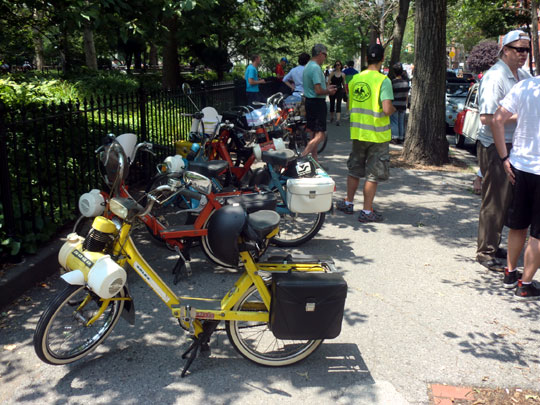 Velosolexes & Citroens at Grant's Tomb