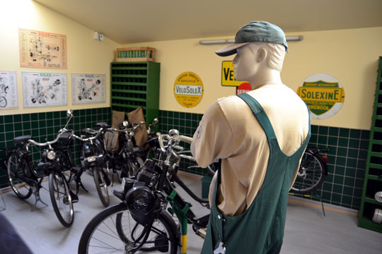 Un atelier Vélosolex reconstitué fidélement