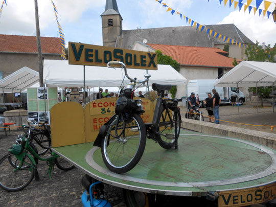 Plate-Forme publicitaire utilisée par les concesionnaires Vélosolex