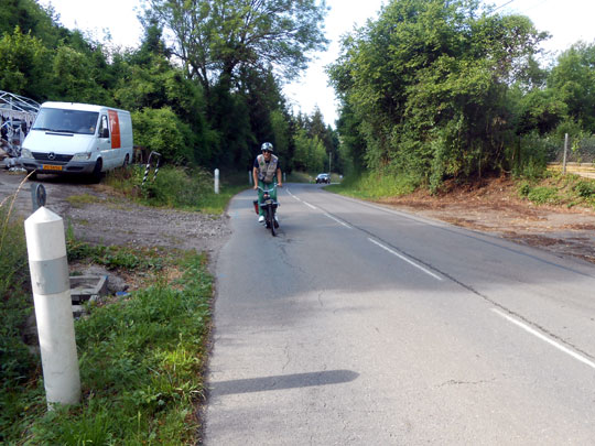 Benoît en danseuse... son solex 3800 étant en panne