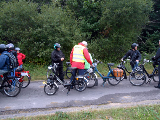 Alain Artois inspectant un solex 3800 luxe
