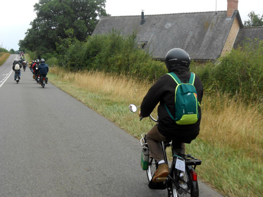 La longue file des solexistes du dimanche matin