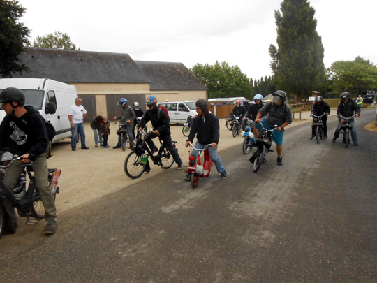 Trois Solex Micron participent à cette balade
