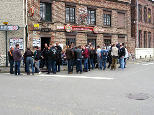 Arrêt obligatoire au Café Au Stop