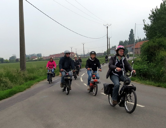 Les solexistes s'élancent sur les départementales du Pas-de-Calais