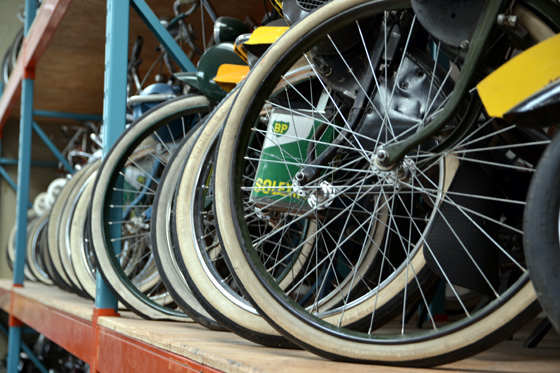 Beaucoup de solex avec des pneus à flancs blancs