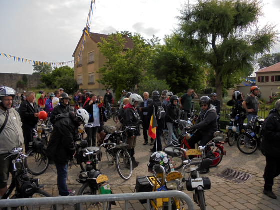 Les solexistes sont prêts pour le départ de la randonnée du dimanche