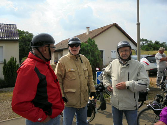 Au centre de ce groupe Peter Alpers de Velosolex IG