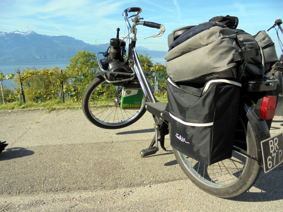 Malgré une surcharge de poids les Vélosolex n'ont pas souffert