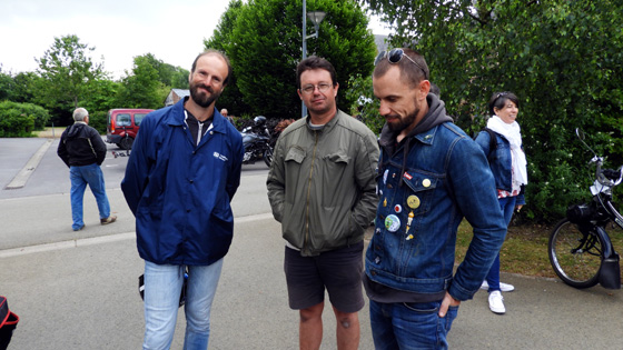 St&eacute;phane Nicolas et David Cunier qui sont venus depuis Moulins en v&eacute;losolex