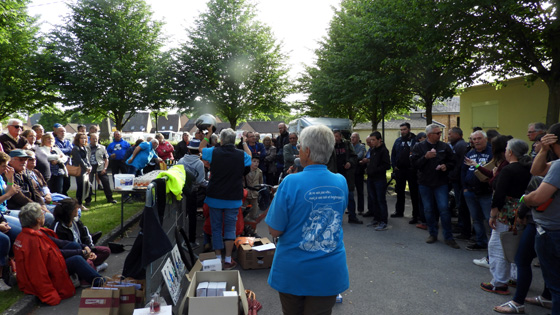 Tirage des lots de la tombola par Marianne et Nicole