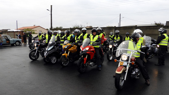 Les motards charg&eacute;s de la s&eacute;curit&eacute; du parcours