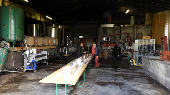 Les pr&eacute;paratifs pour la d&eacute;gustation du vin nouveau