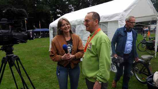 Frank Vonck s'entretenant avec la t&eacute;l&eacute;vision n&eacute;erlandaise