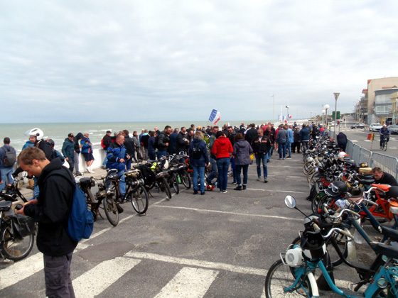 Le long de la plage &agrave; Merlimont (C&ocirc;te d'Opale)