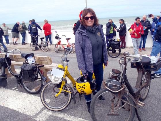 Florence Ossent heureuse de cette randonn&eacute;e r&eacute;ussie de Wailly Beaucamp