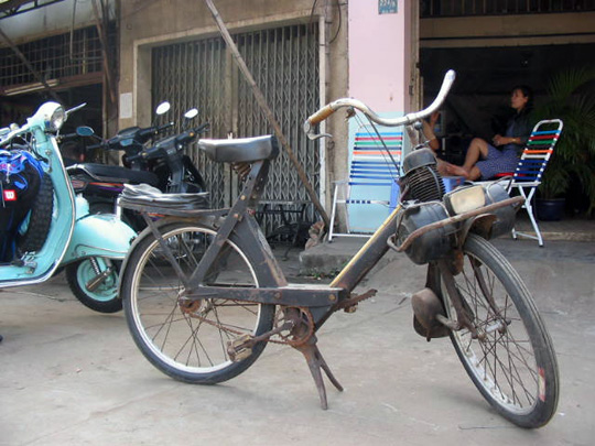 solex au milieu des scooters