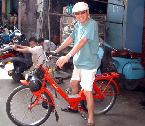 Fier de son solex 3800 in saigon