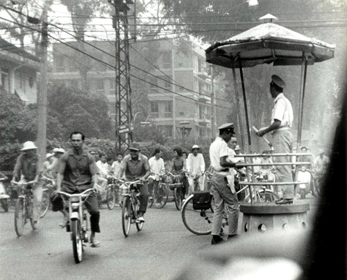 Les 2 roues dans la rue Pasteur