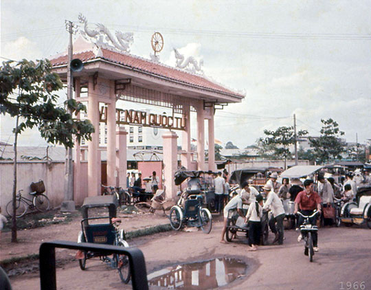 La fameuse Bière 33 de Saïgon