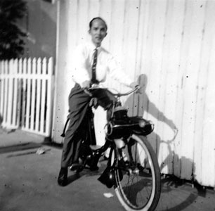 Une Indochinoise en Velosolex 330