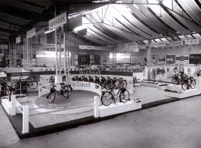 salon paris 1953 stand velosolex