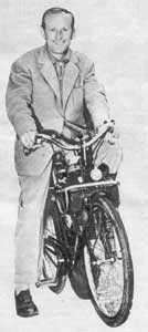 Bourvil sur son Solex 330