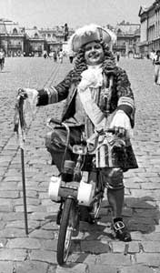 Pierre Doris sur un solex 5000