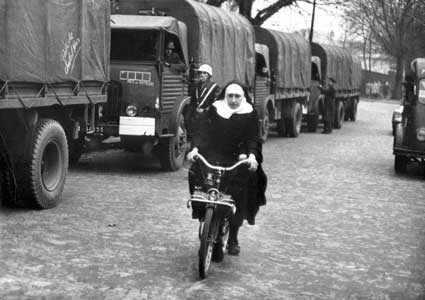 soeur en solex durant les greves de 1961