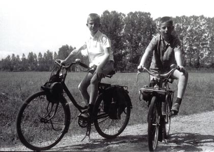 Enfants sur solex