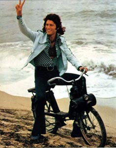 Mike Brant sur un Solex 2200 en 1971