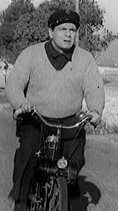 Michel Galabru sur un Solex 1700 Michel Galabru sur un Solex 1700