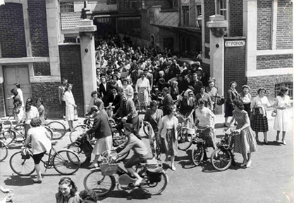 Sortie des Usines Poron