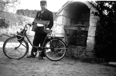 Le facteur PTT sur son Vélosolex 660