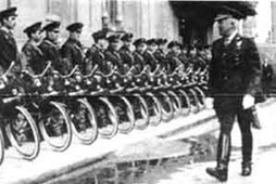 Les facteurs inspectés par le Général Directeur des Postes Espagnoles