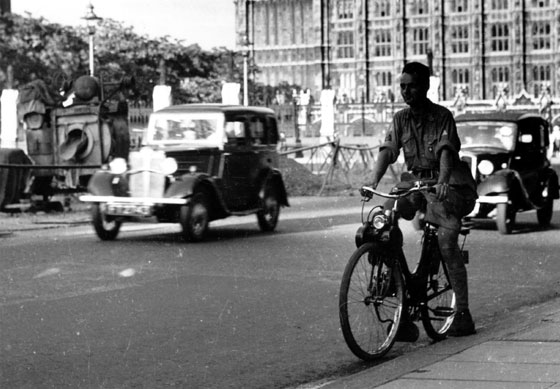  En Velosolex à Londres
