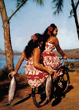 Tahitiennes sur un Solex 3800