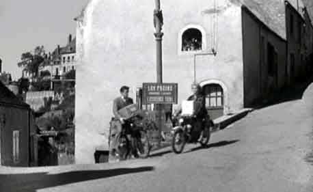  Claude Rich sur un Solex 