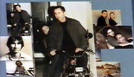 Thierry Lhermitte Solex 3800 á la sortie d'un lycée