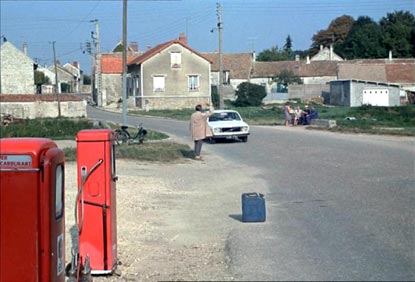 Solex 2200 à côté de Monsieur Hulot