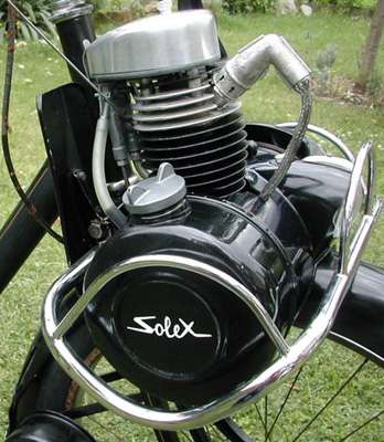 Un Beau Vélosolex 1700 de Courbevoie