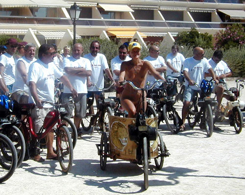 Une charmante solexiste au Cap d'Agde