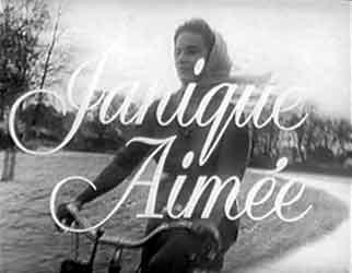 Janique Aimée sur un Solex 